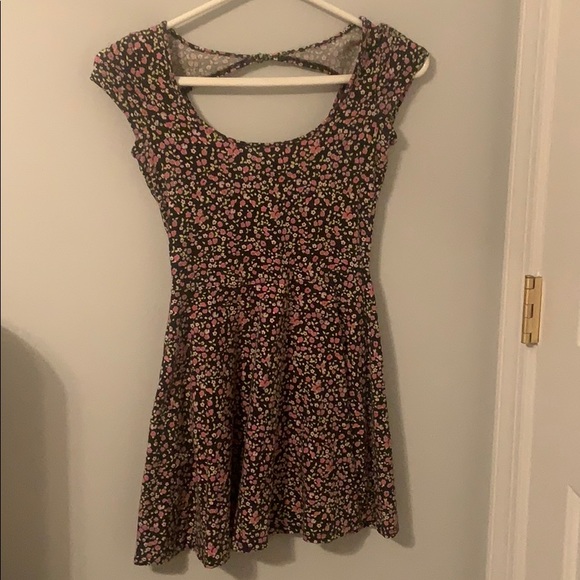 Short floral dress with open back - Picture 1 of 3